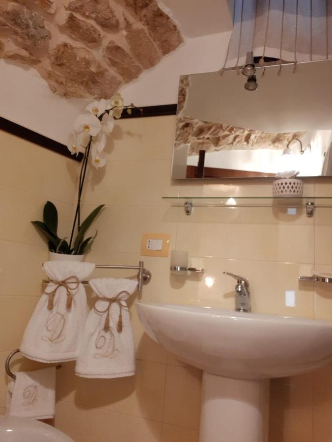 Donna Lucrezia Dimora A Corte B&B コンヴェルサーノ エクステリア 写真