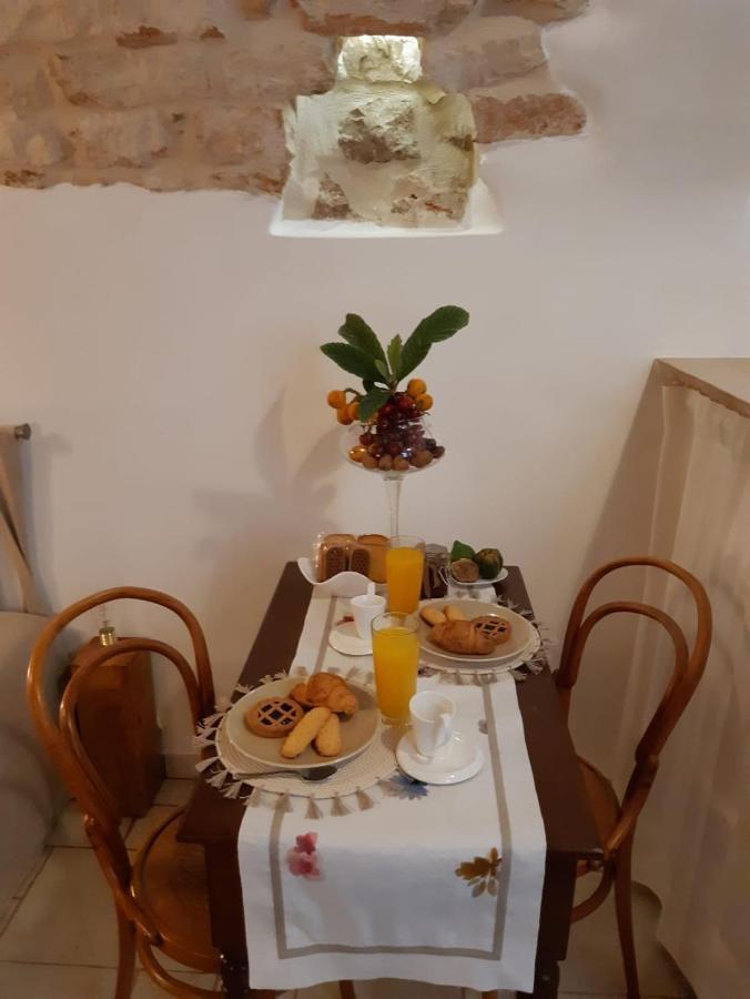 Donna Lucrezia Dimora A Corte B&B コンヴェルサーノ エクステリア 写真